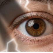 Auge mit Schatten und Lichblitzen, welche die Symptomatik einer Netzhautablösung darstellen.